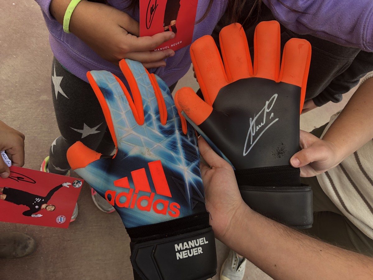 manuel neuer gloves 2018